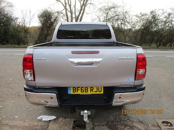 Used Toyota Hilux 2018 for sale - 76567868: Photo