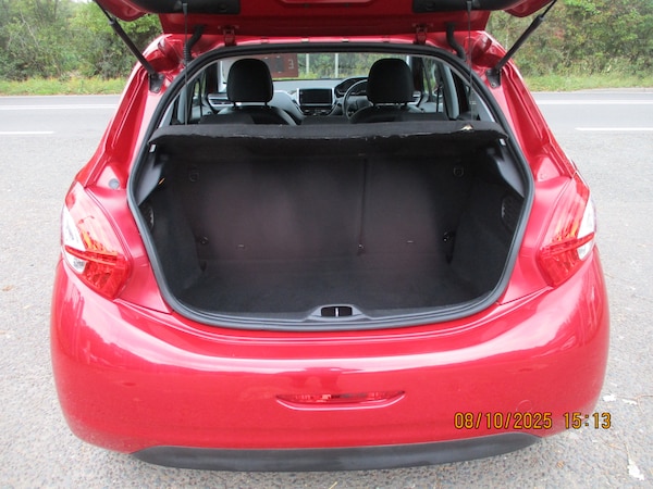 Used Peugeot 208 2014 for sale - 76207731: Photo 24