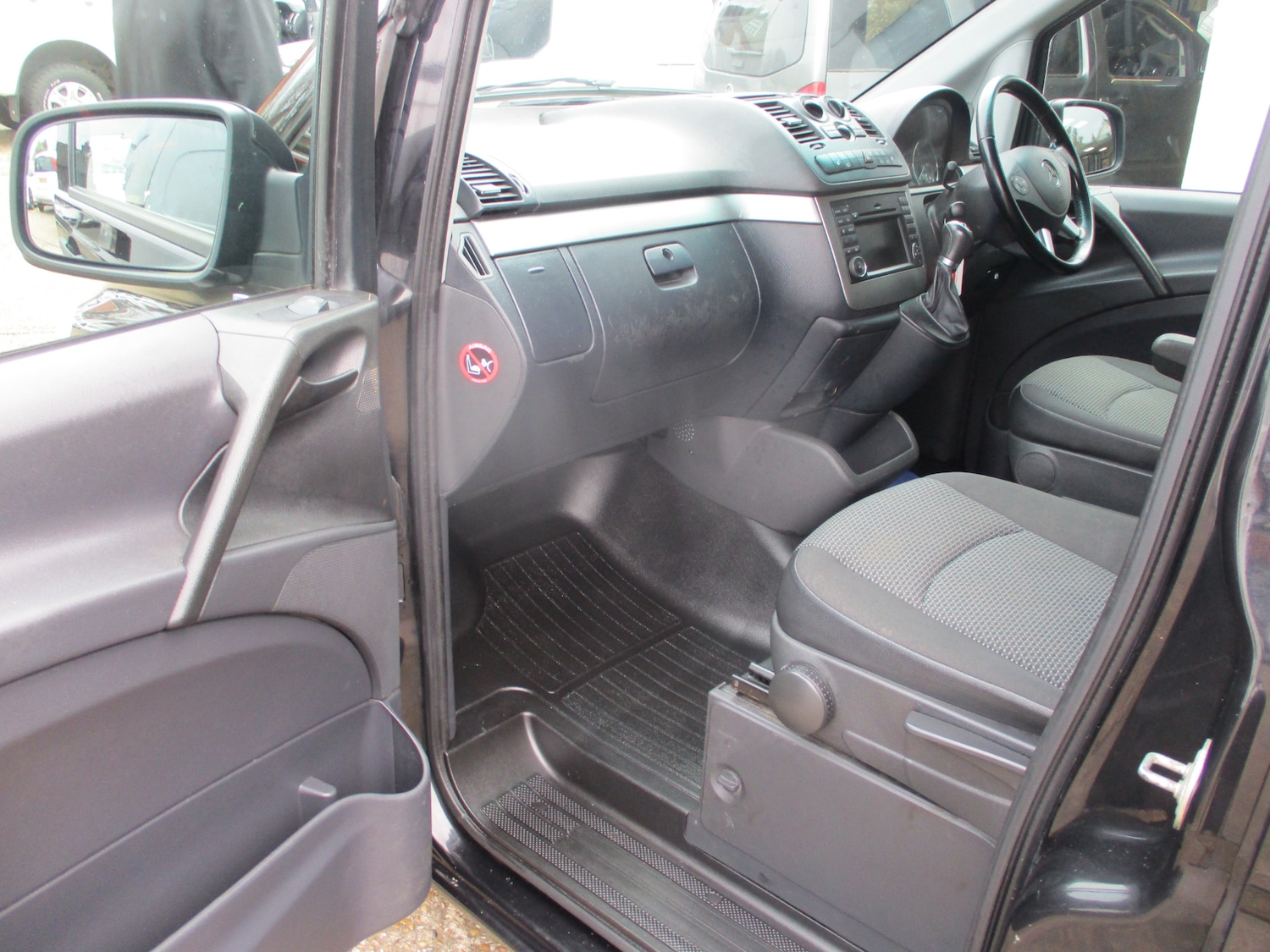 Used Mercedes-Benz Vito 2011 for sale - 77847456: Photo 8