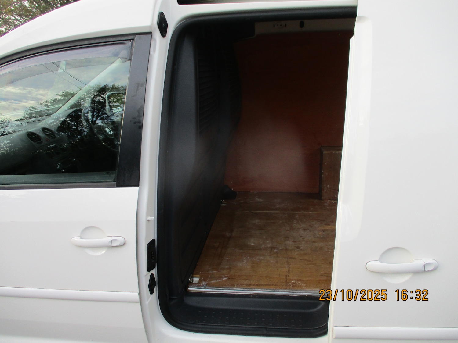Used Volkswagen Caddy 2015 for sale - 76355392: Photo 19