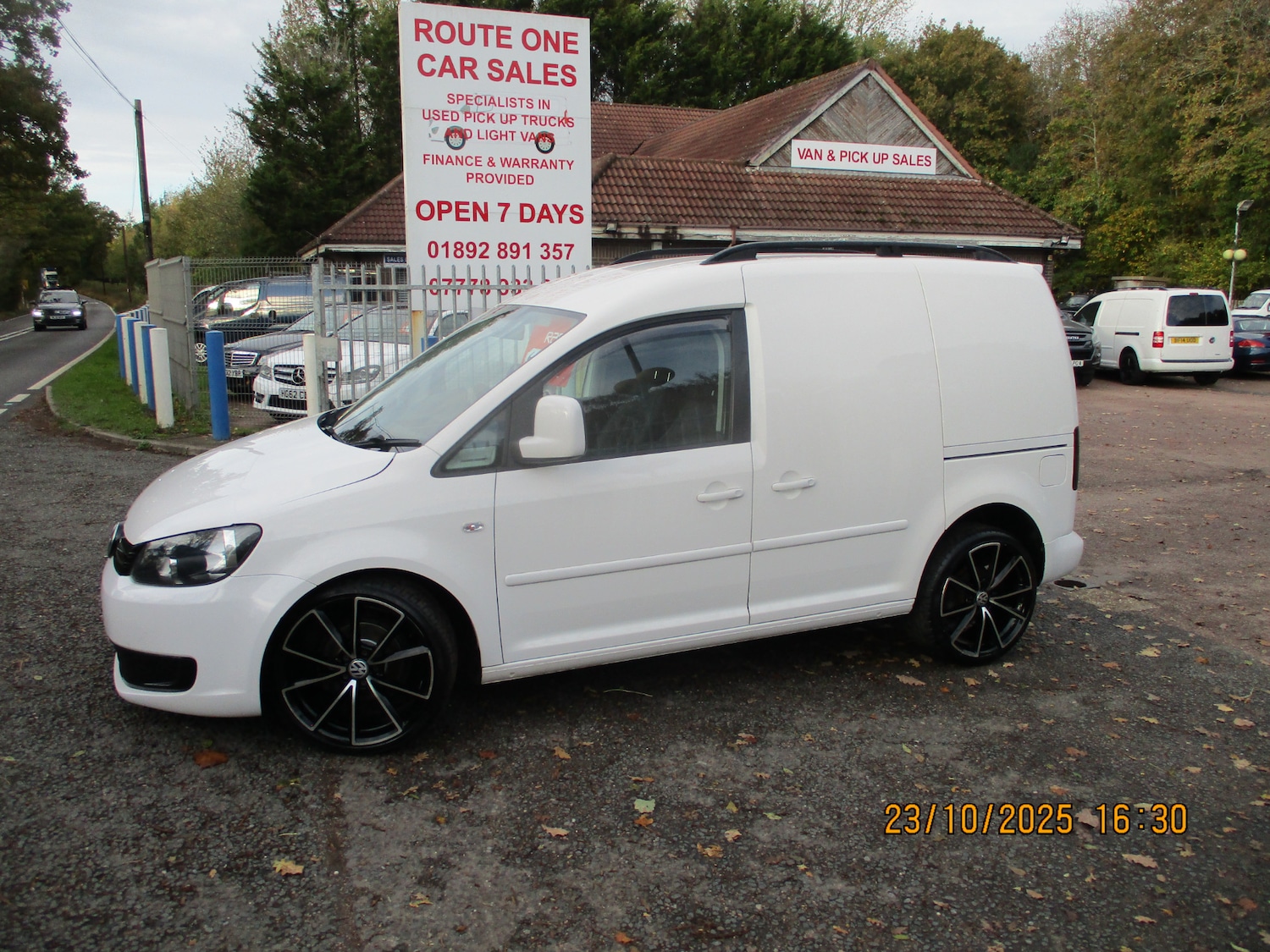 Used Volkswagen Caddy 2015 for sale - 76355392: Photo 2