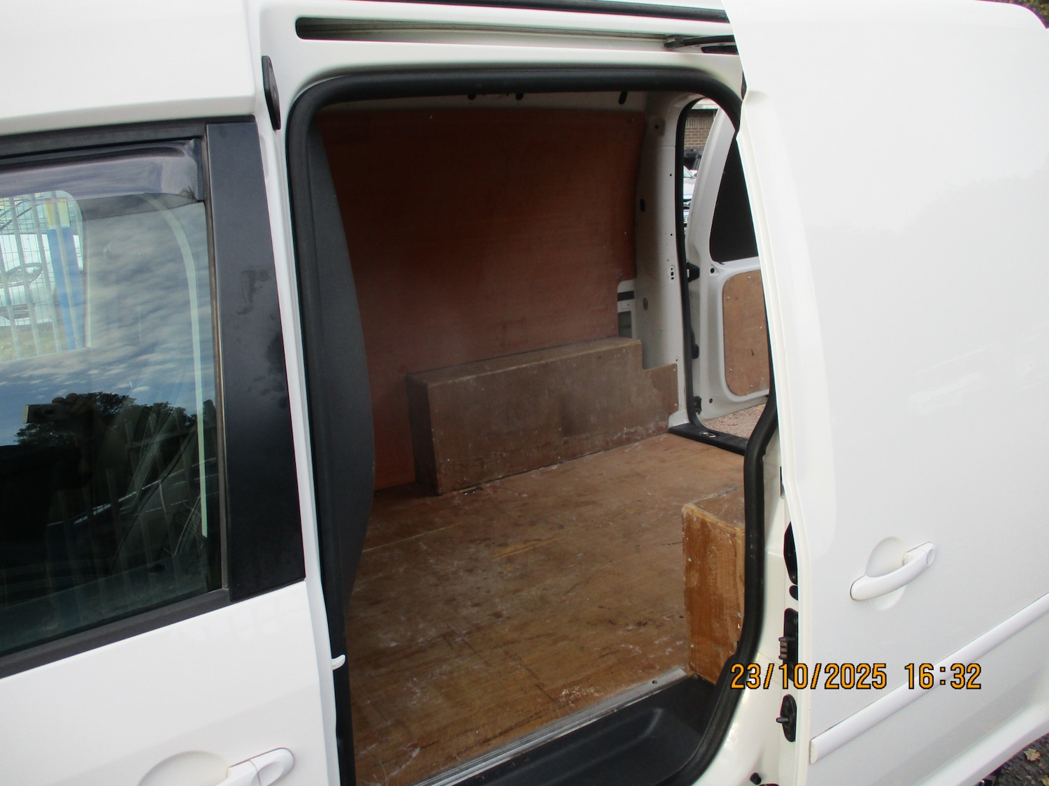 Used Volkswagen Caddy 2015 for sale - 76355392: Photo 20