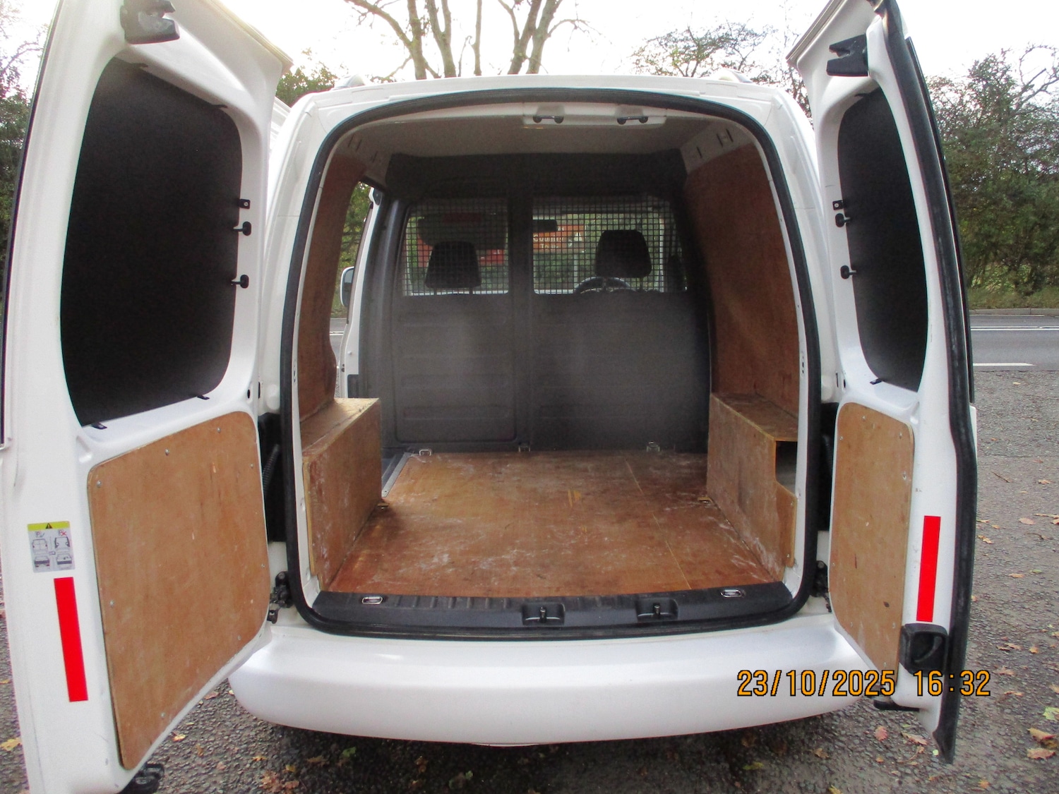 Used Volkswagen Caddy 2015 for sale - 76355392: Photo 21