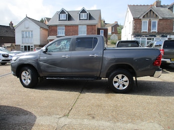 Used Toyota Hilux 2017 for sale - 78270484: Photo