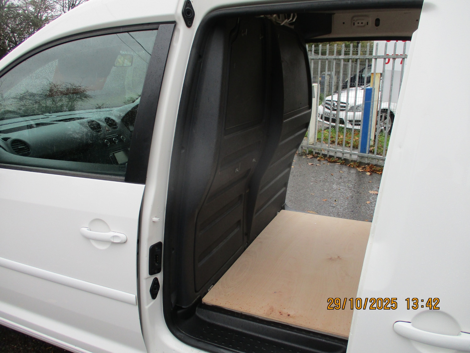 Used Volkswagen Caddy Maxi 2014 for sale - 76402920: Photo 24