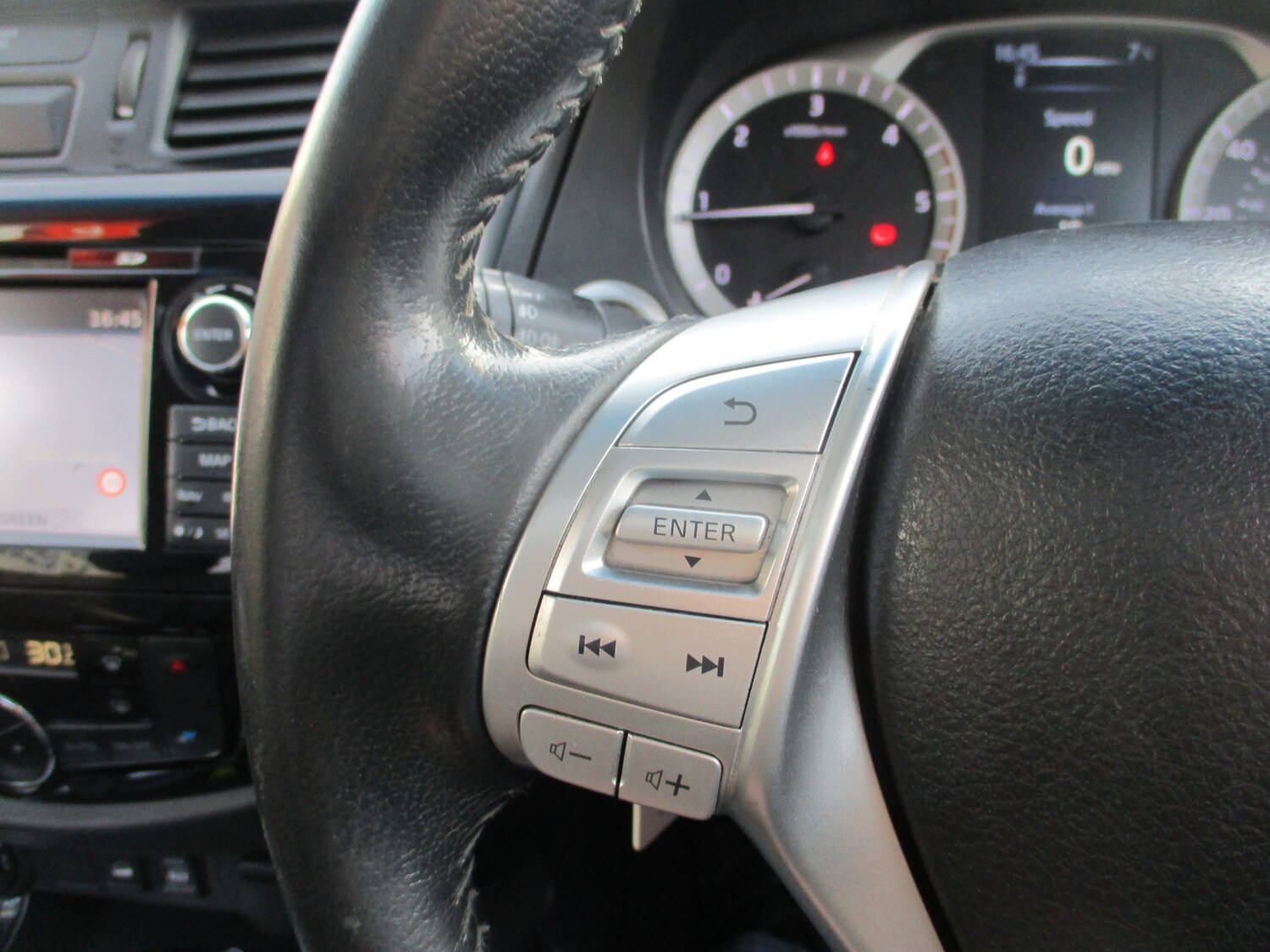 Used Nissan Navara 2017 for sale - 77965785: Photo 30