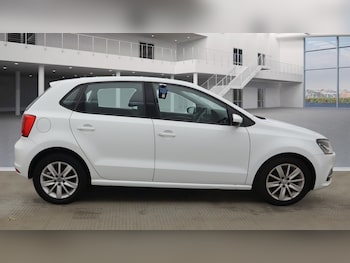 Used Volkswagen Polo 2015 for sale - 76896941: Photo
