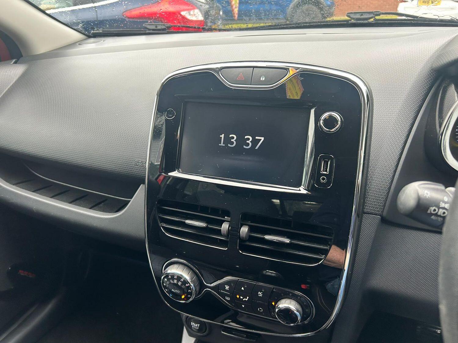 Used Renault Clio 2014 for sale - 76273310: Photo 15