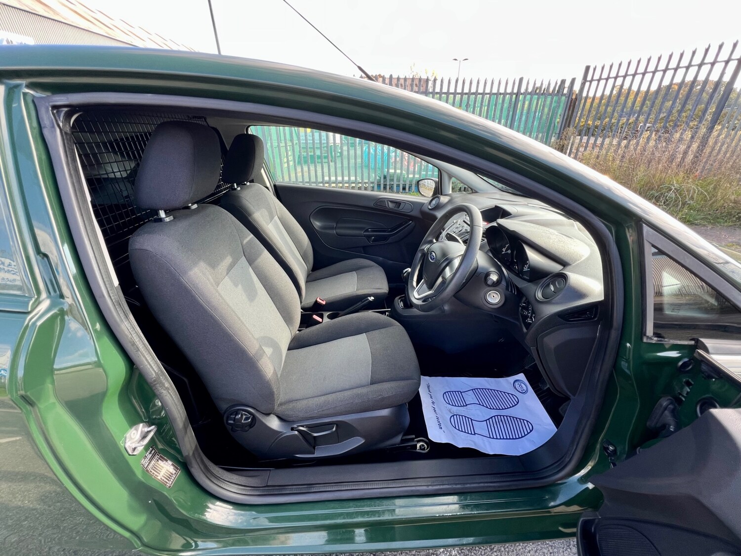 Used Ford Fiesta 2015 for sale - 76282542: Photo 12