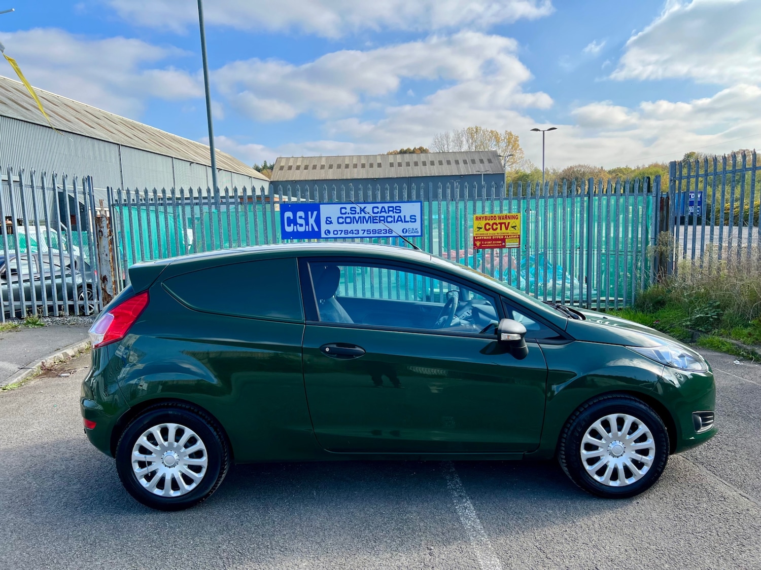 Used Ford Fiesta 2015 for sale - 76282542: Photo 4