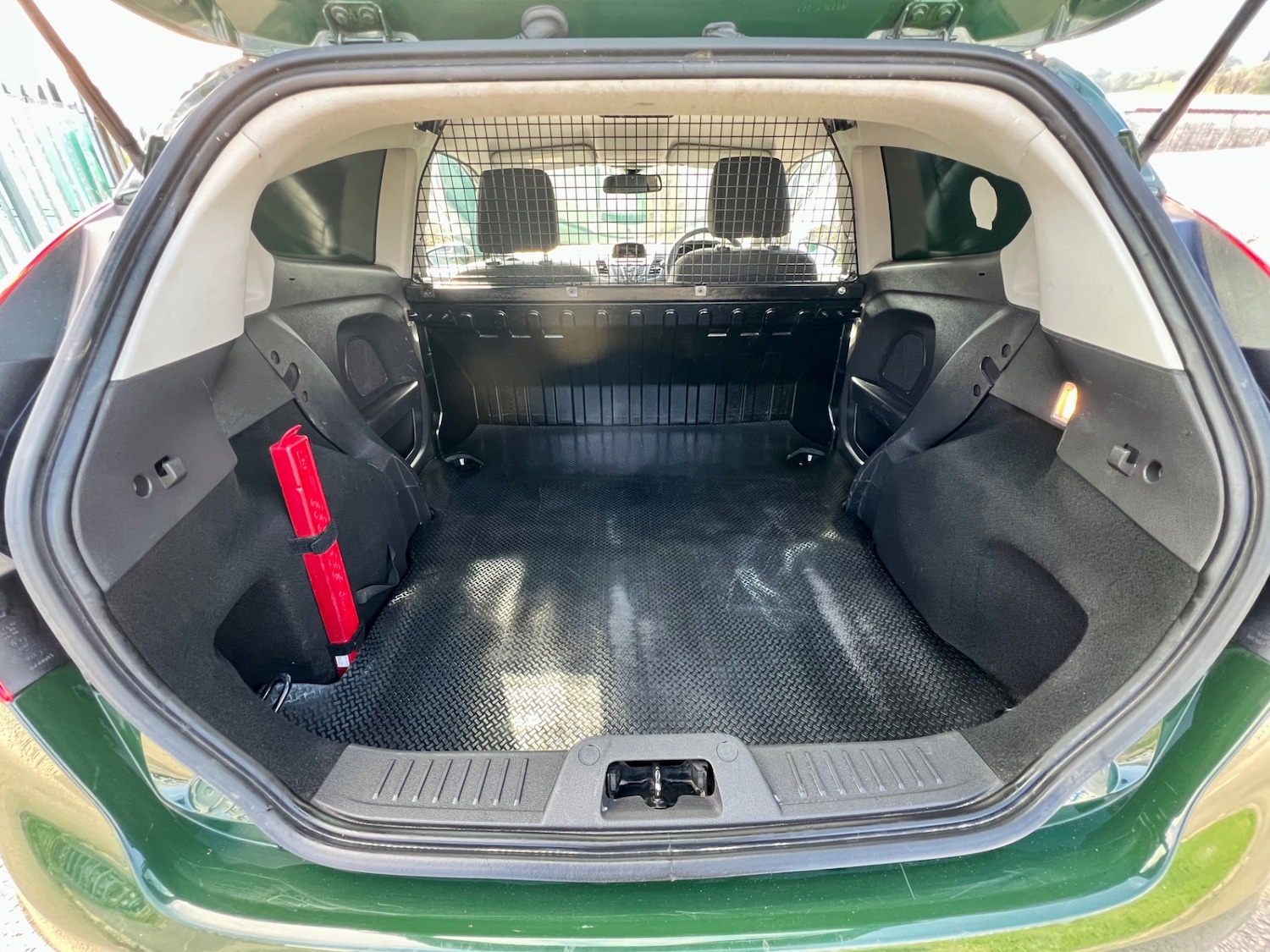 Used Ford Fiesta 2015 for sale - 76282542: Photo 9