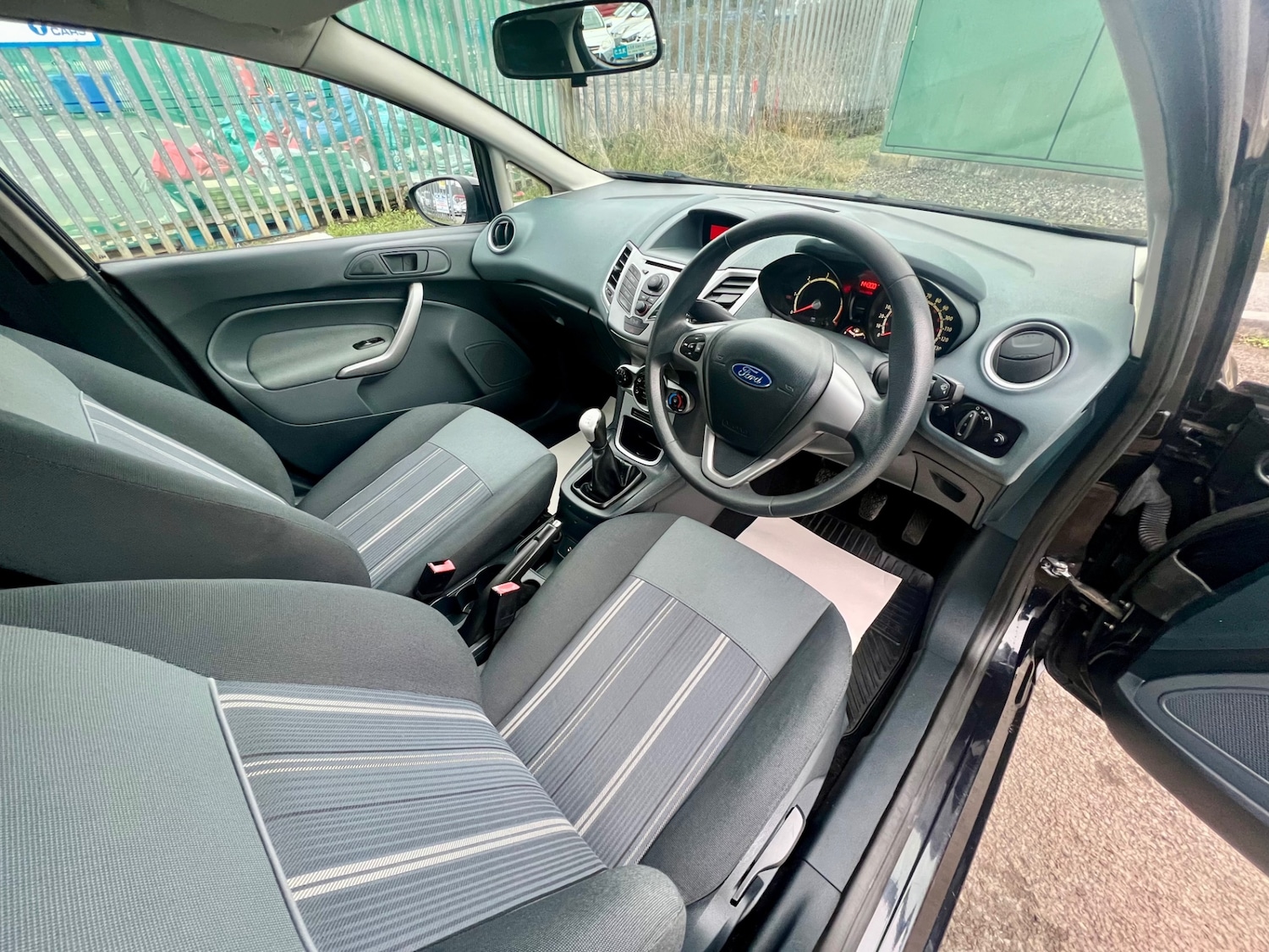 Used Ford Fiesta 2010 for sale - 77613096: Photo 14