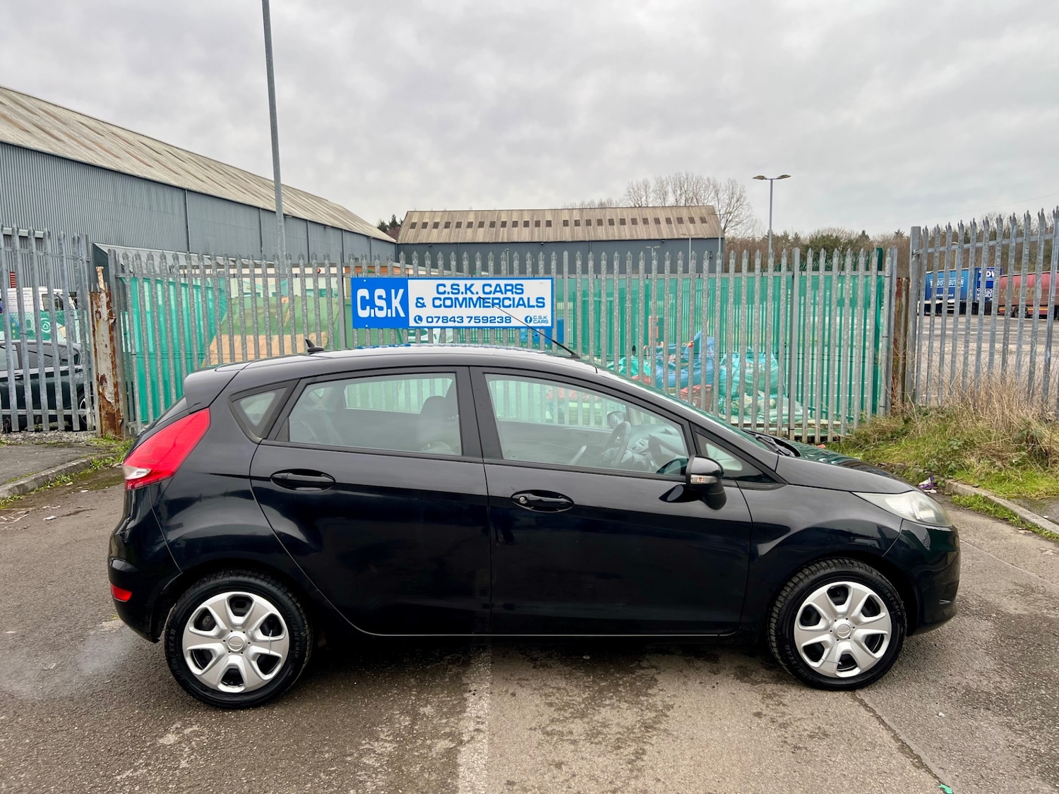 Used Ford Fiesta 2010 for sale - 77613096: Photo 4