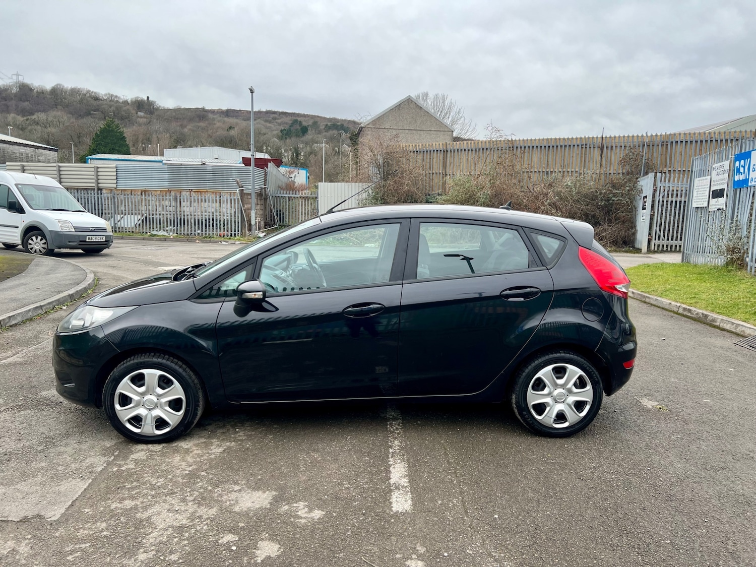 Used Ford Fiesta 2010 for sale - 77613096: Photo 9