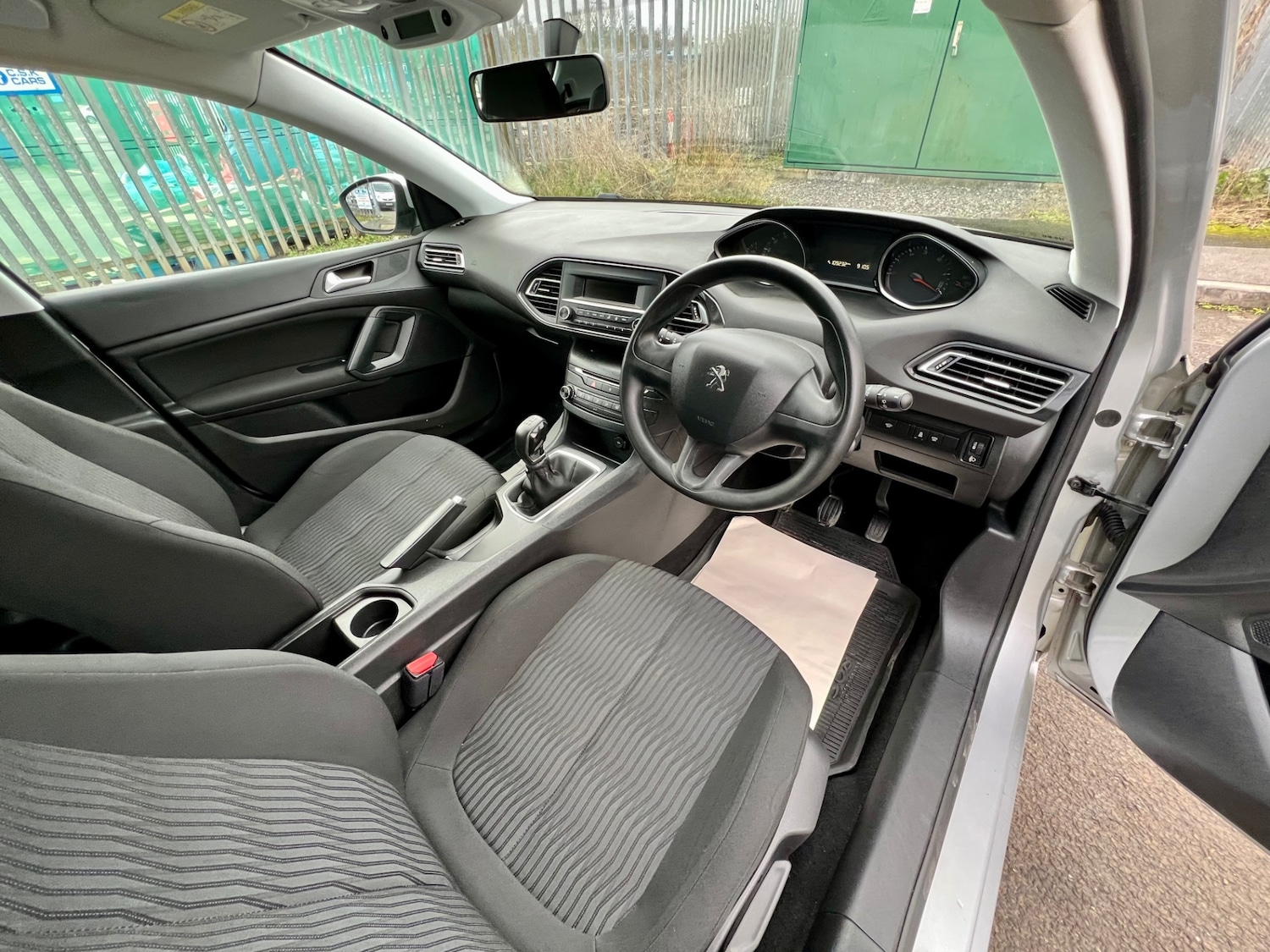 Used Peugeot 308 2016 for sale - 77386180: Photo 14