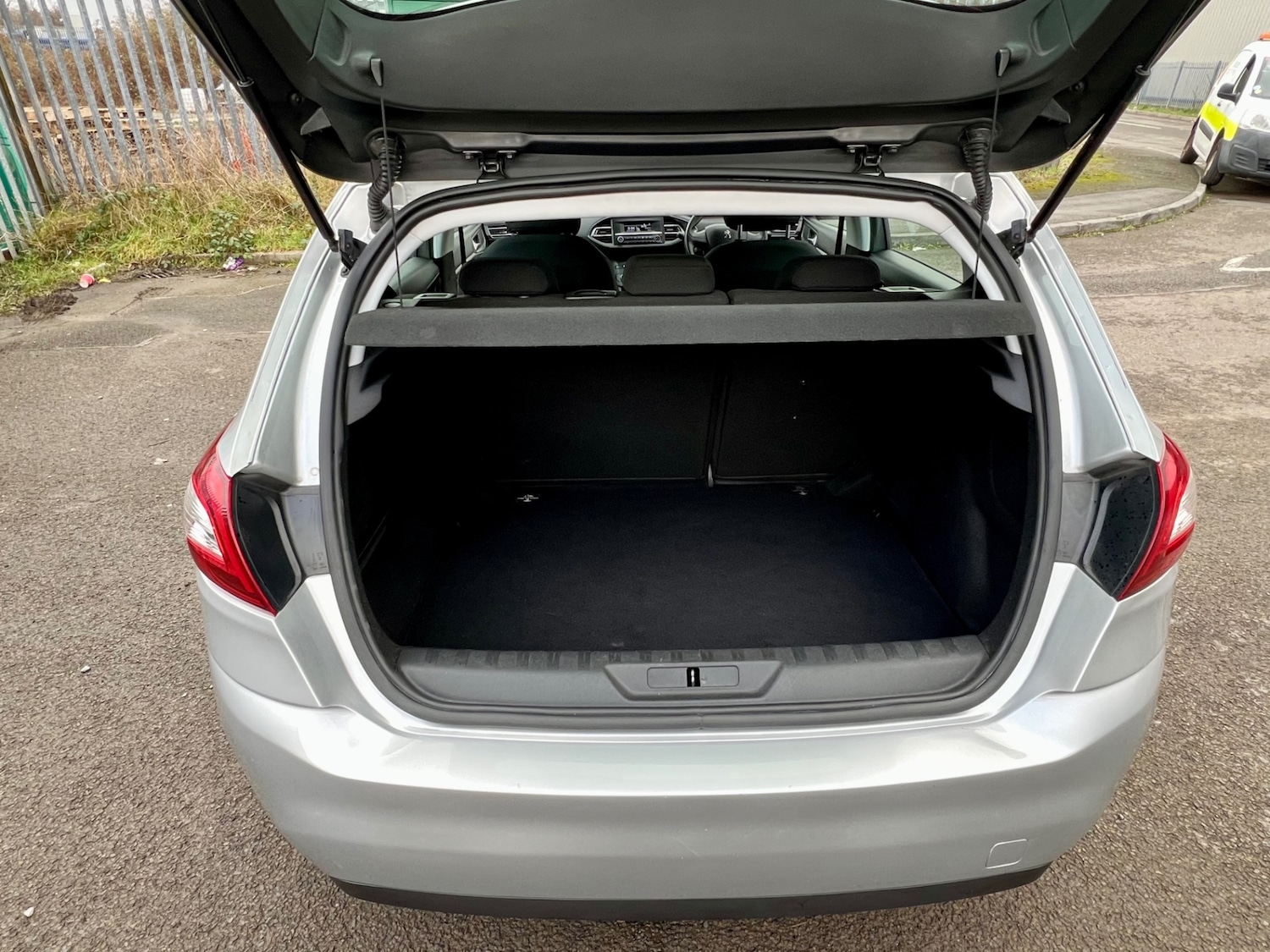 Used Peugeot 308 2016 for sale - 77386180: Photo 8