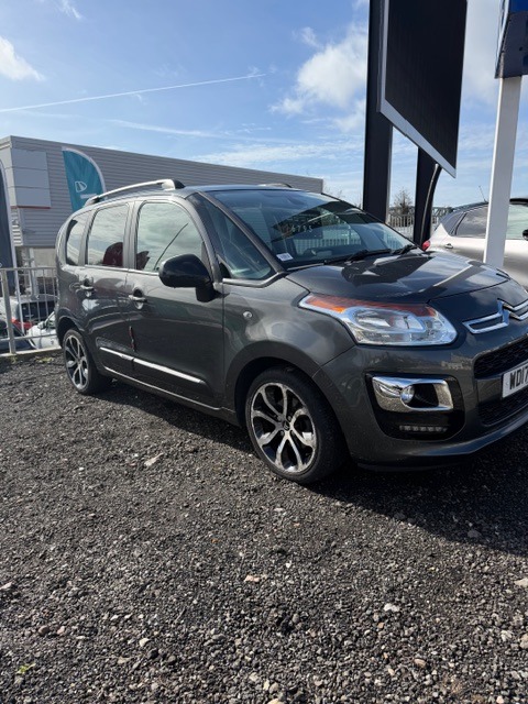 Used Citroen C3 Picasso 2017 for sale - 77901029: Photo 2