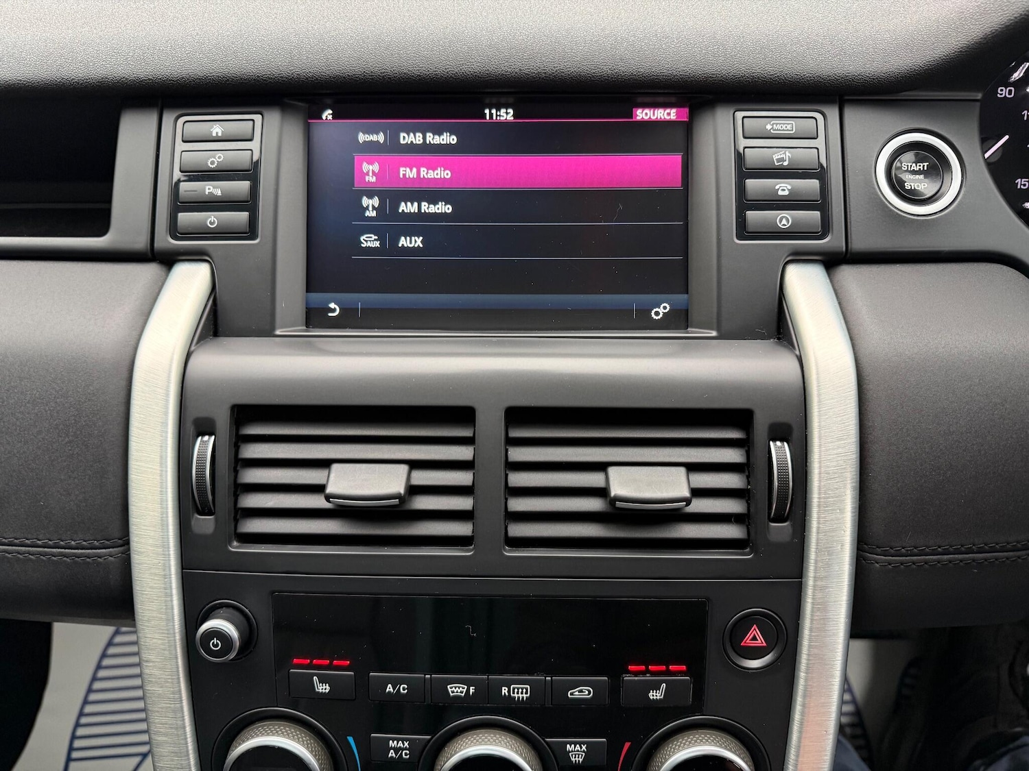 Used Land Rover Discovery Sport 2015 for sale - 76388917: Photo 44