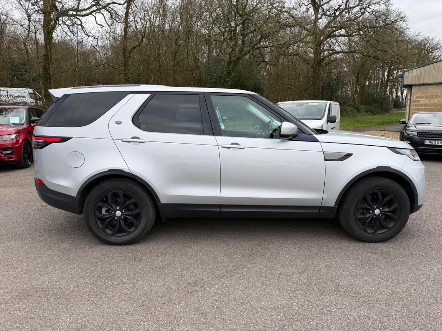 Used Land Rover Discovery 2018 for sale - 77668445: Photo 2