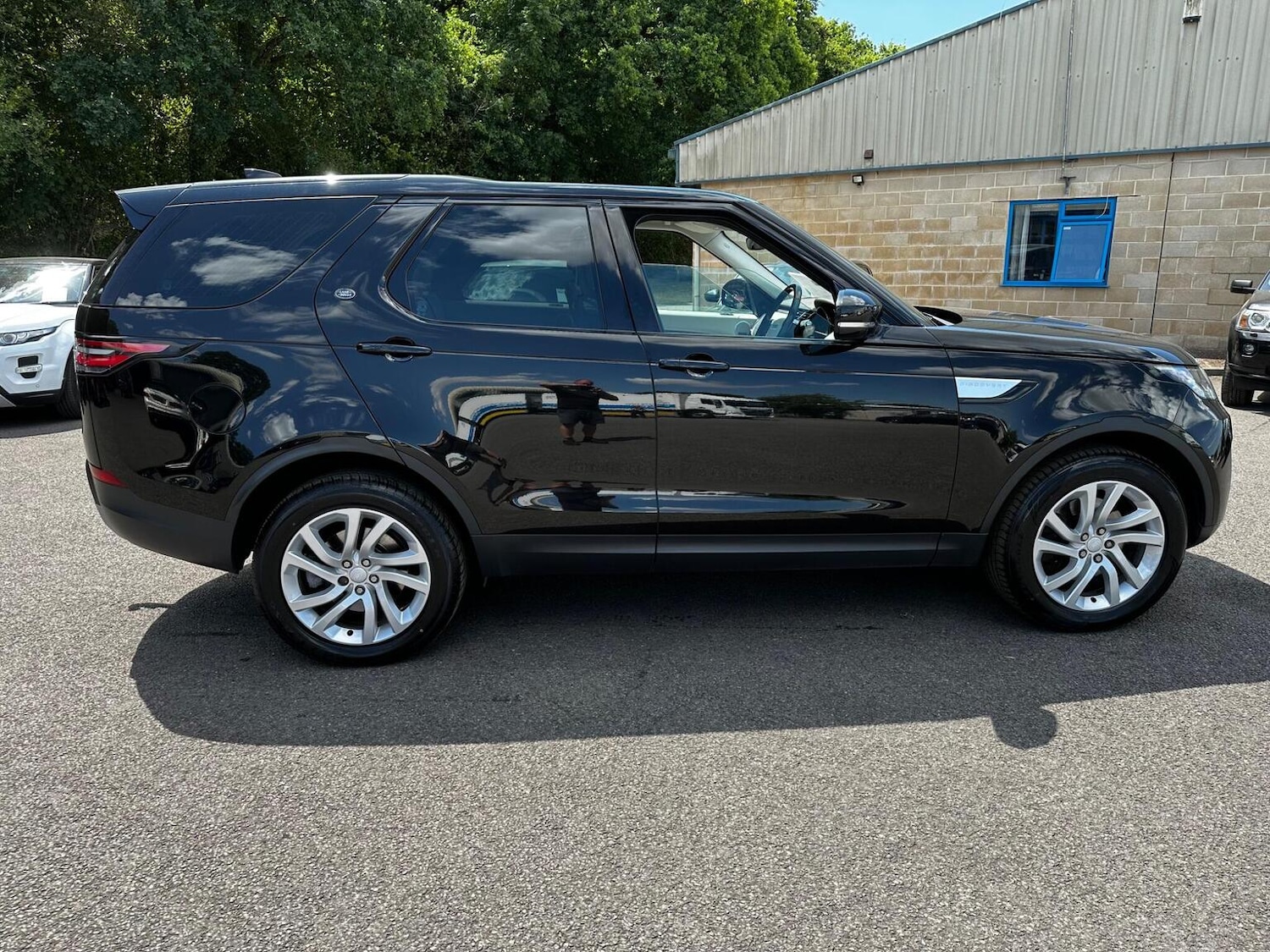 Used Land Rover Discovery 2017 for sale - 77391926: Photo 3