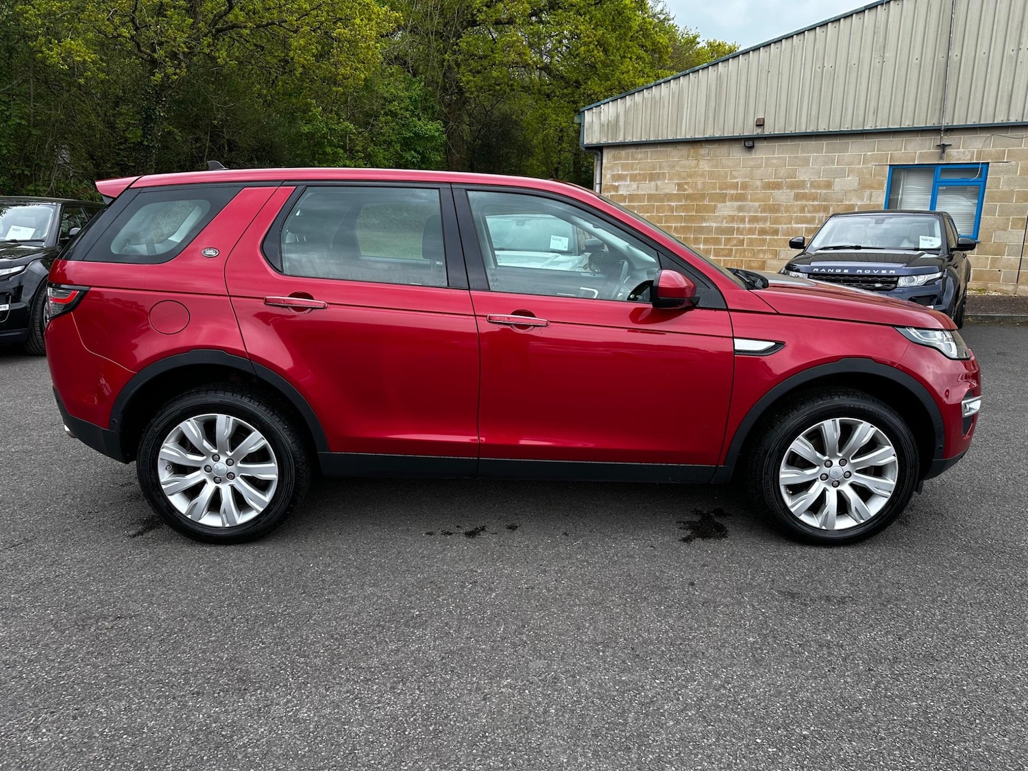 Used Land Rover Discovery Sport 2015 for sale - 76336496: Photo 2