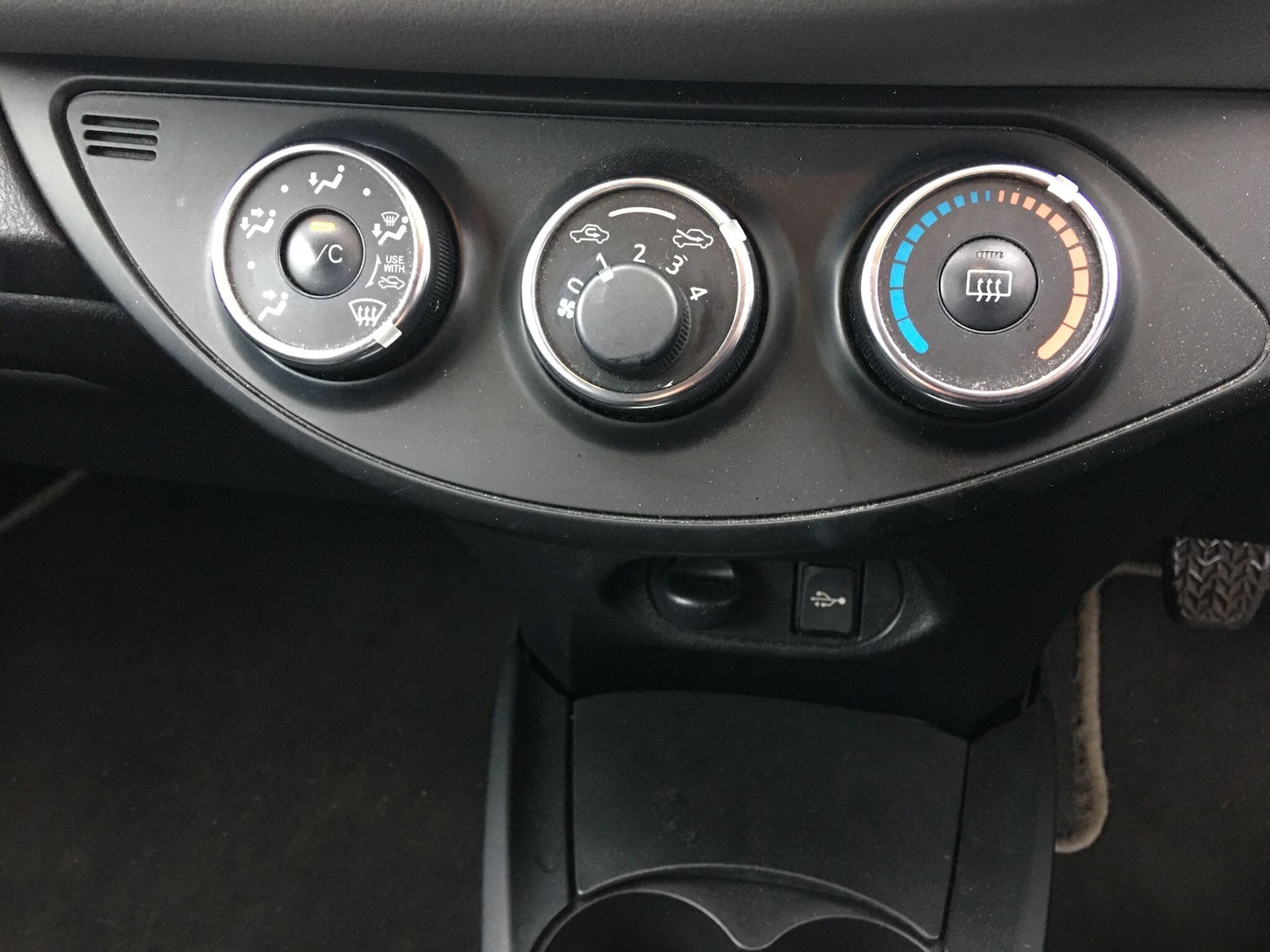 Used Toyota Yaris 2017 for sale - 77440231: Photo 41