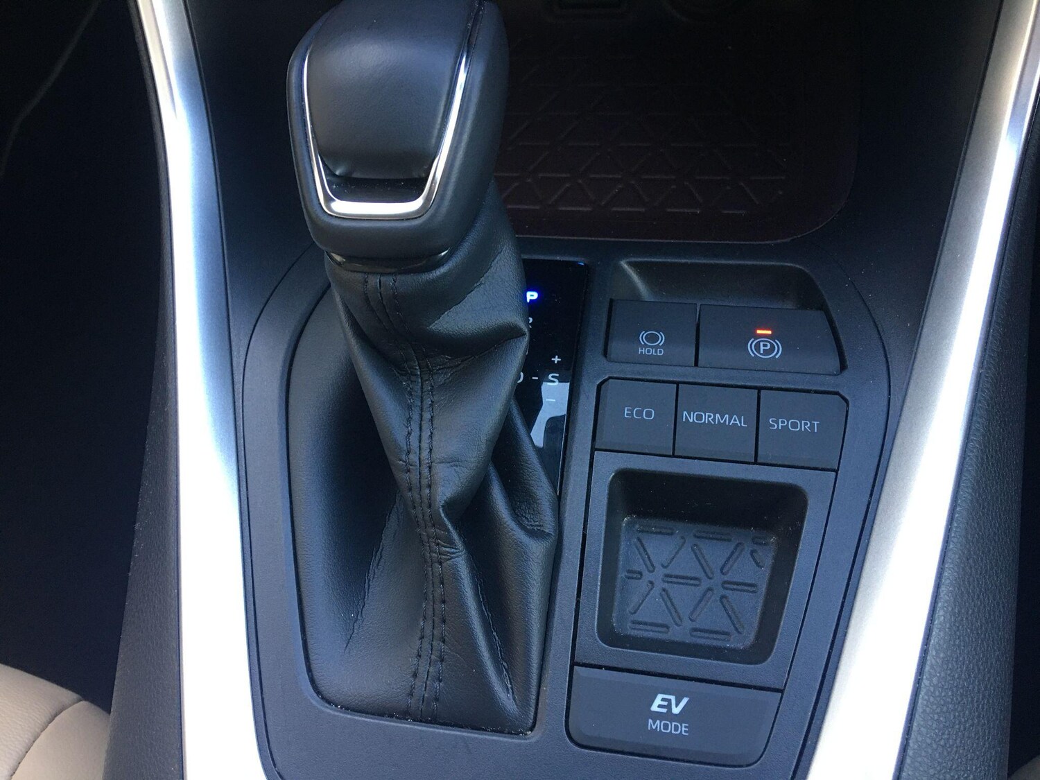 Used Toyota RAV4 2022 for sale - 76780574: Photo 48