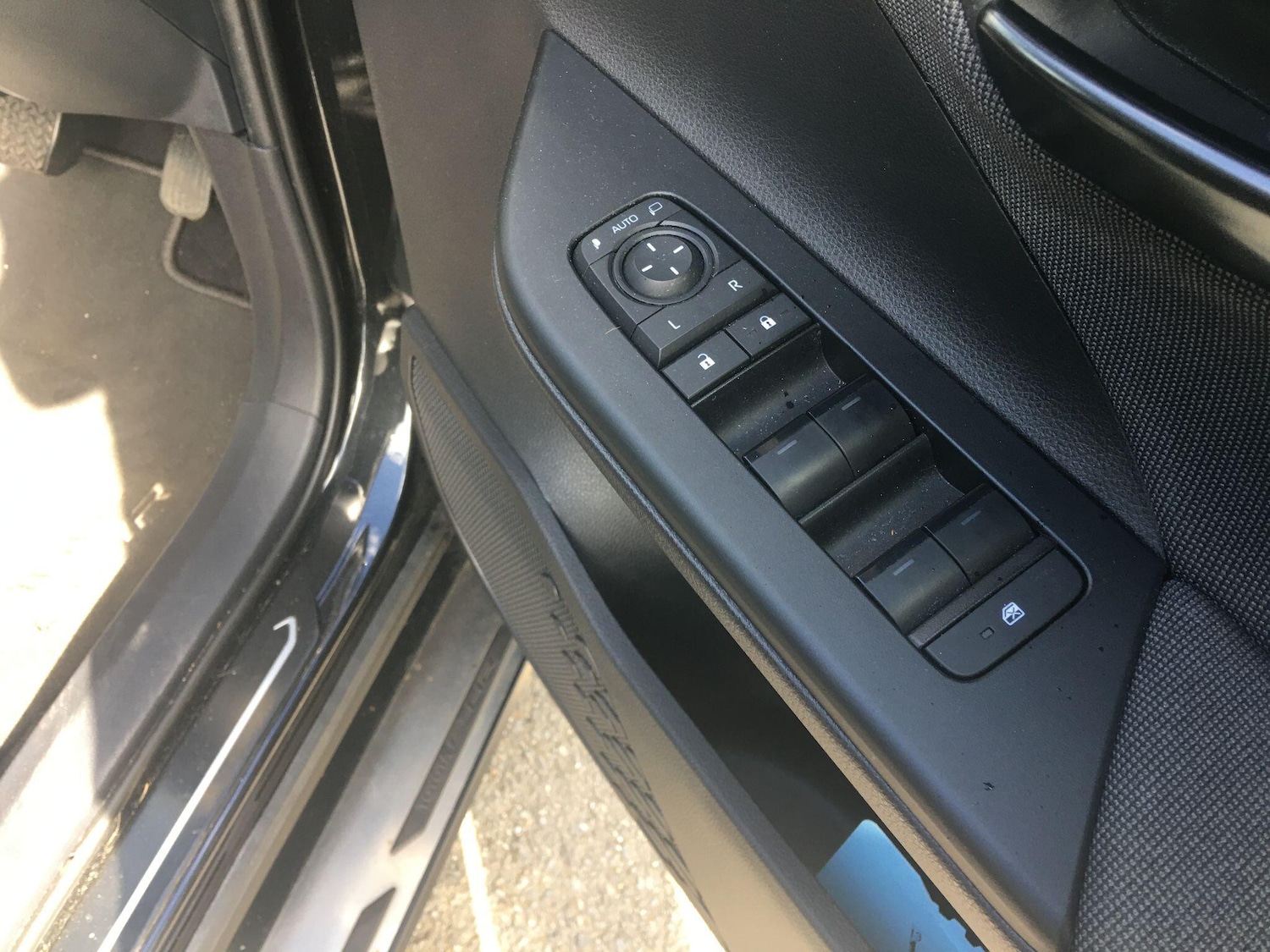 Used Toyota C-HR 2024 for sale - 76484445: Photo 38