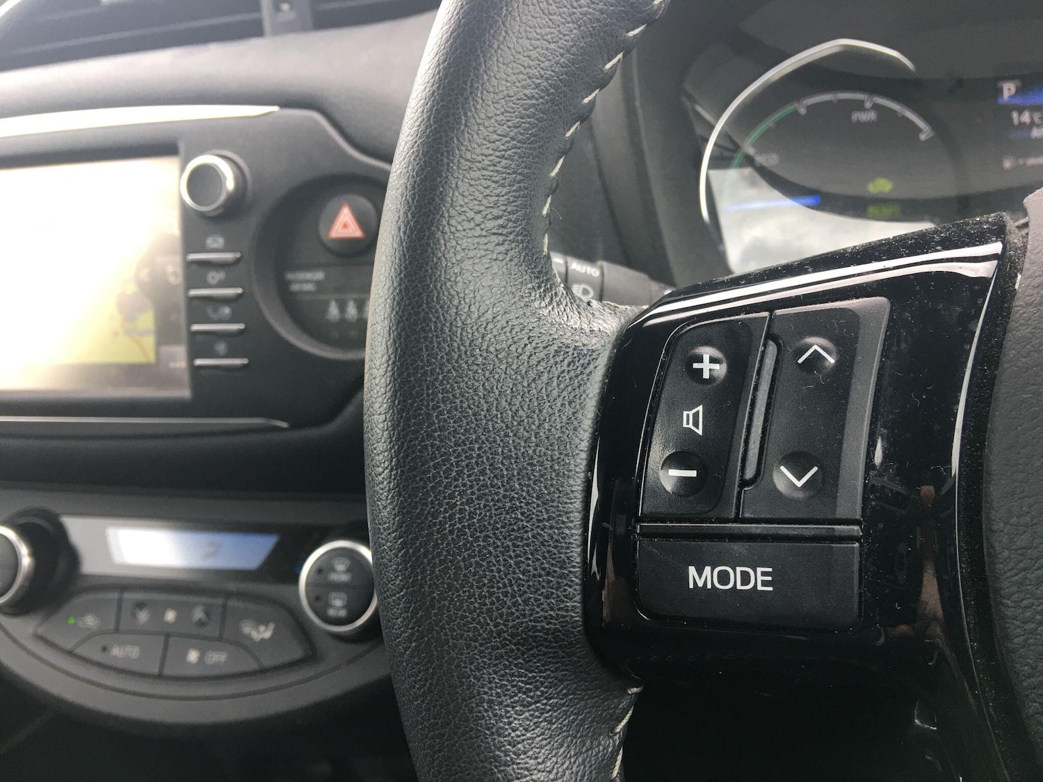 Used Toyota Yaris 2018 for sale - 78101177: Photo 44