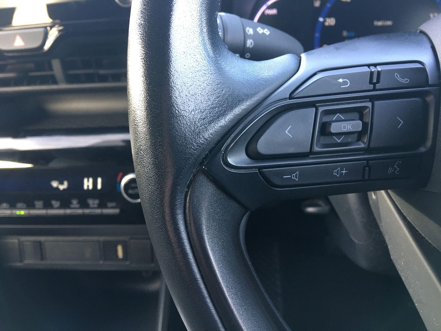 Used Toyota Yaris Cross 2024 for sale - 77255130: Photo 36