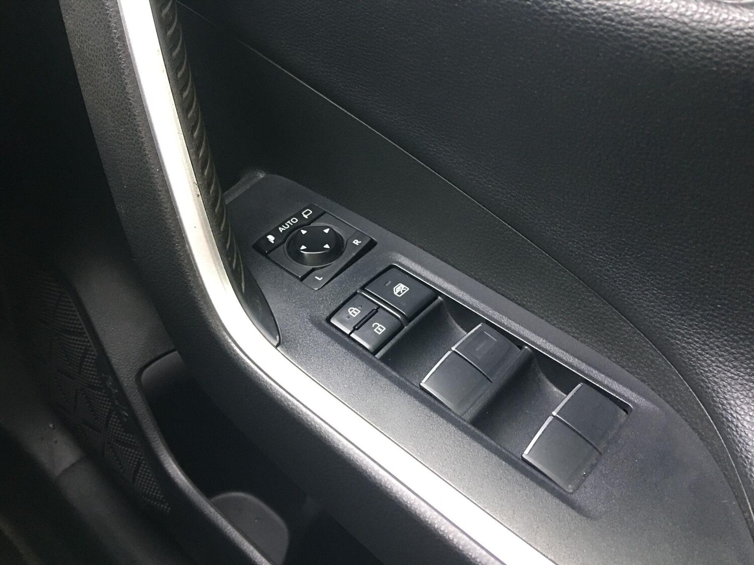 Used Toyota RAV4 2020 for sale - 77509996: Photo 44