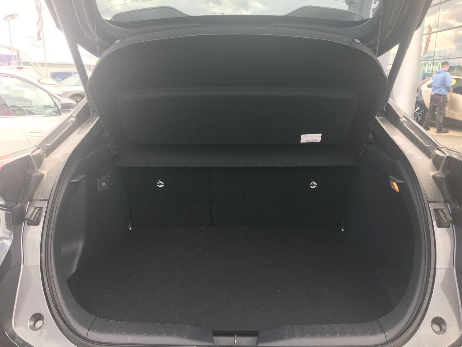 Used Toyota C-HR 2024 for sale - 76122040: Photo 12