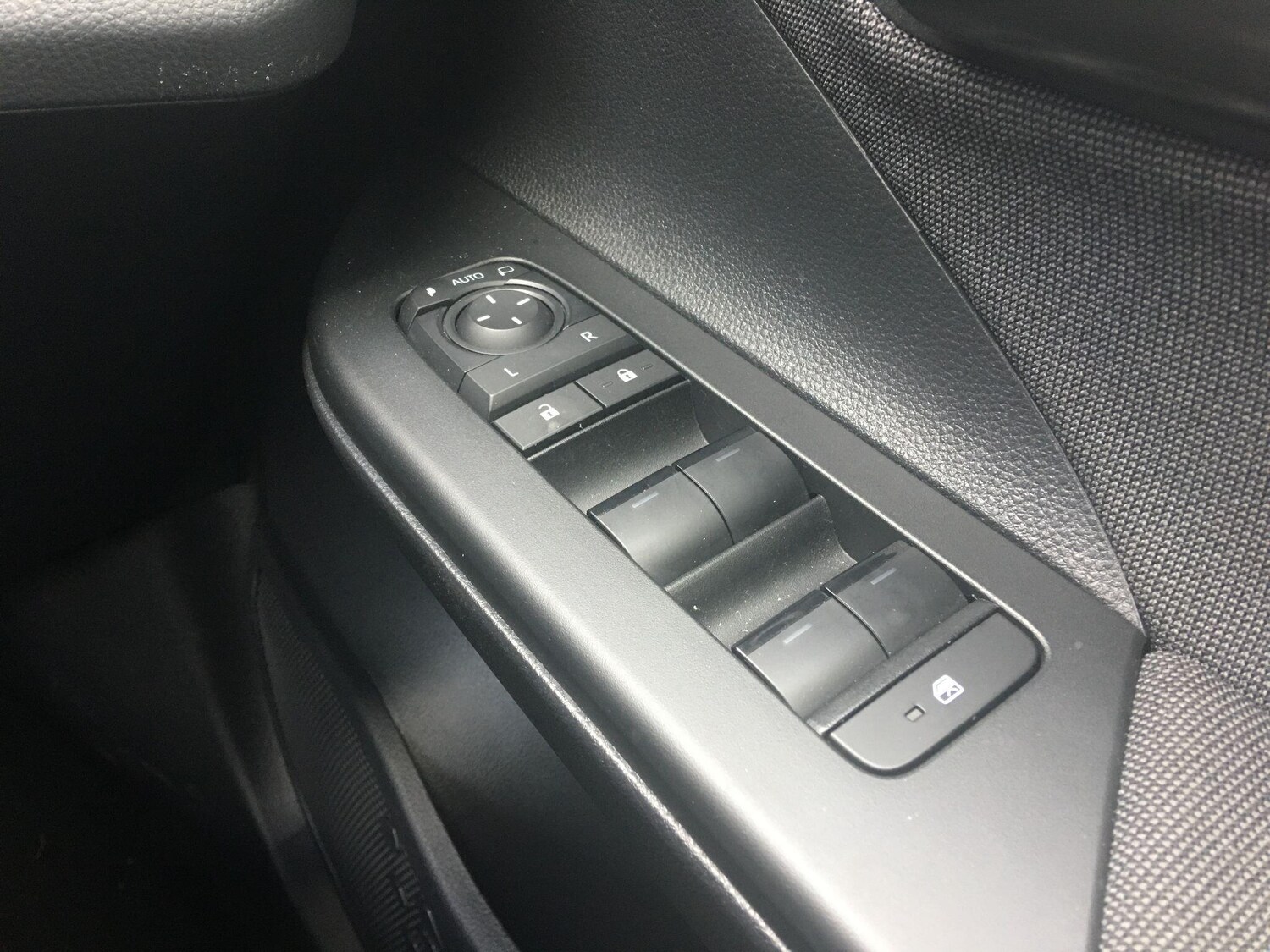Used Toyota C-HR 2024 for sale - 76122040: Photo 23
