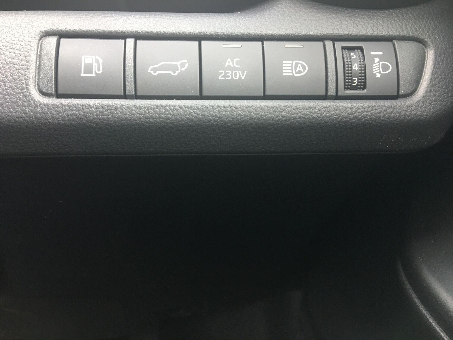 Used Toyota C-HR 2024 for sale - 76122040: Photo 24