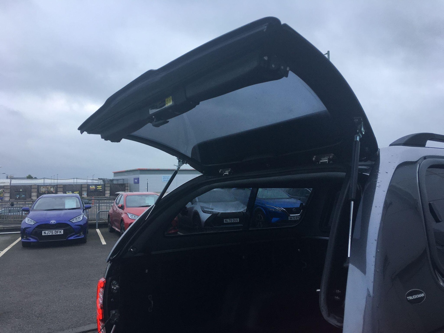 Used Toyota Hilux 2025 for sale - 76824035: Photo 27