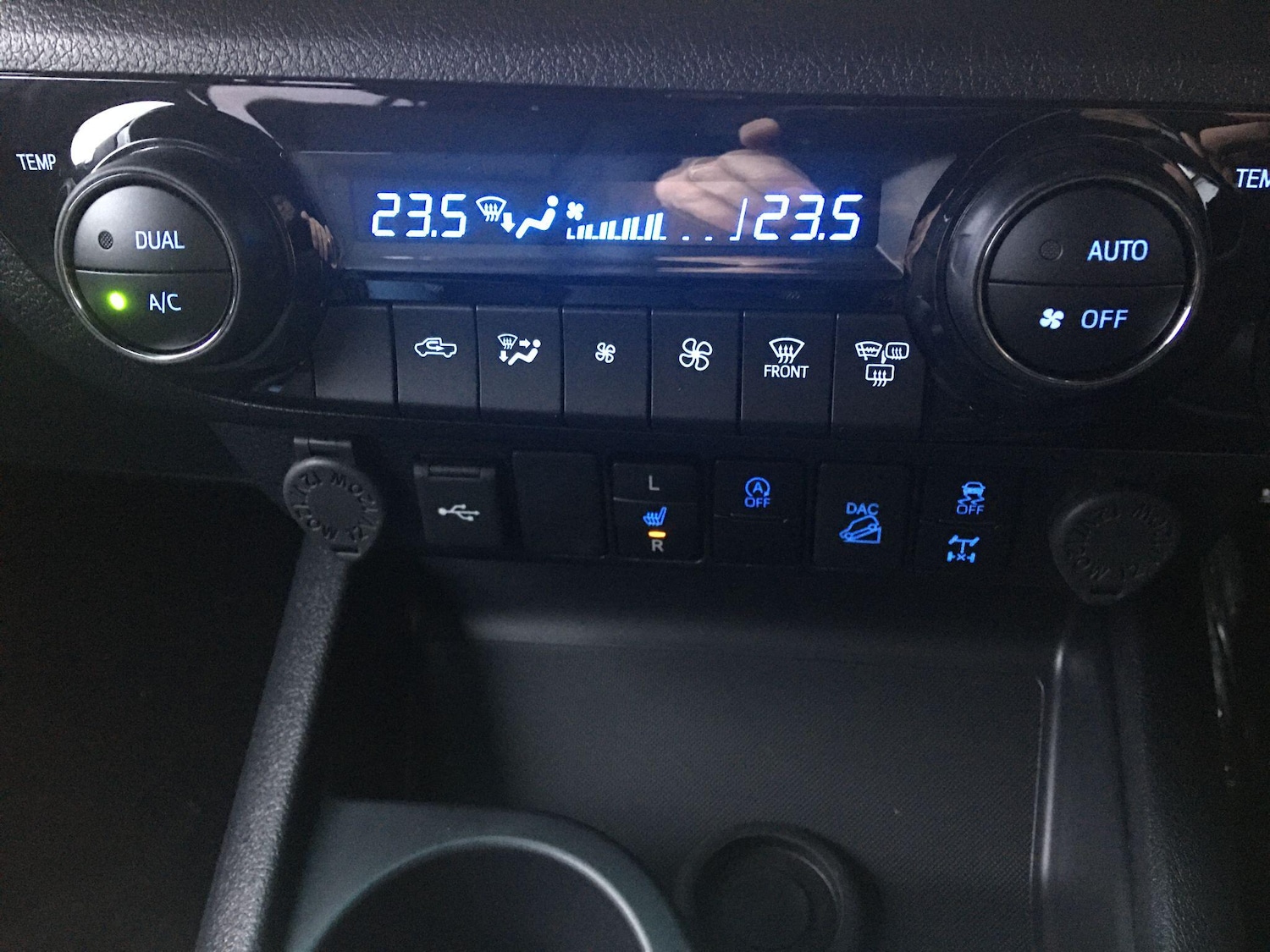 Used Toyota Hilux 2025 for sale - 76824035: Photo 52