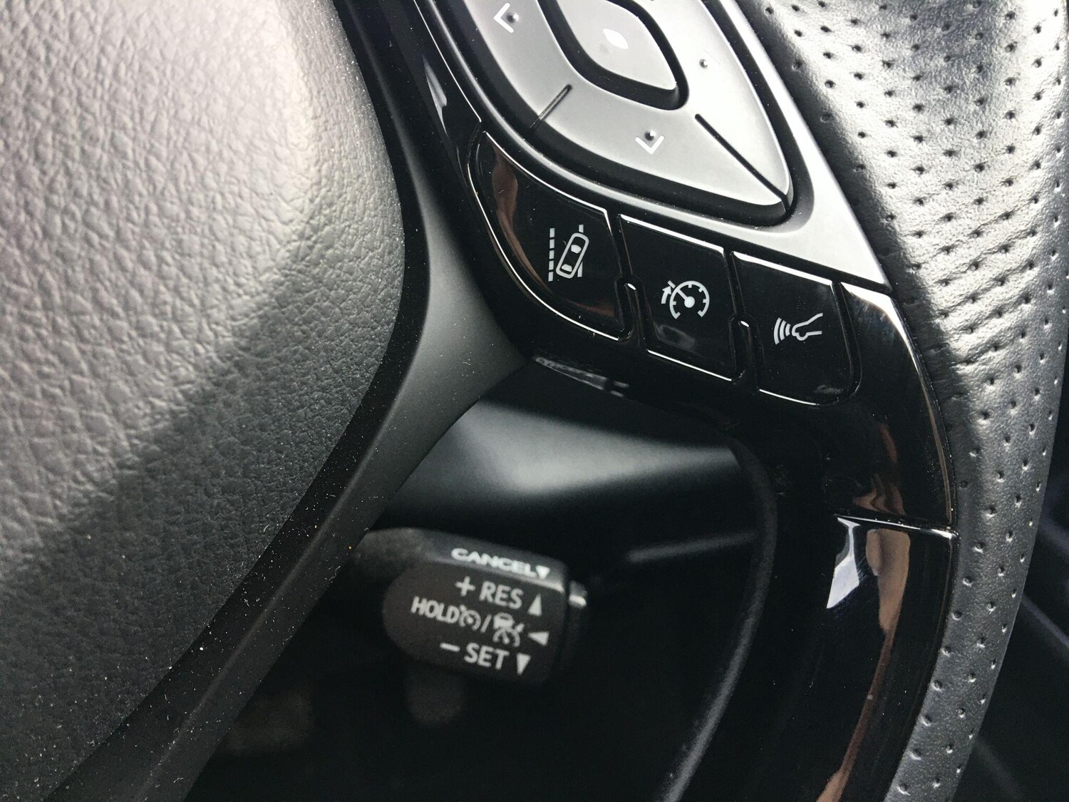 Used Toyota C-HR for sale - 77670646: Photo 34