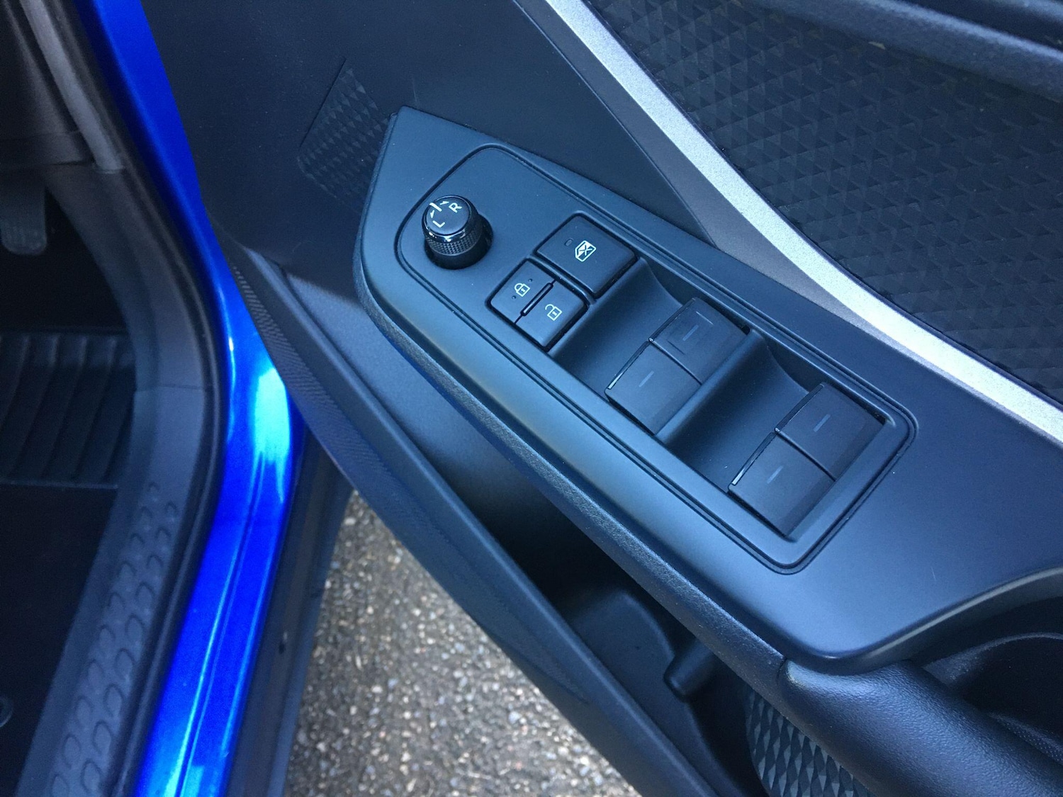 Used Toyota C-HR 2020 for sale - 76702360: Photo 41