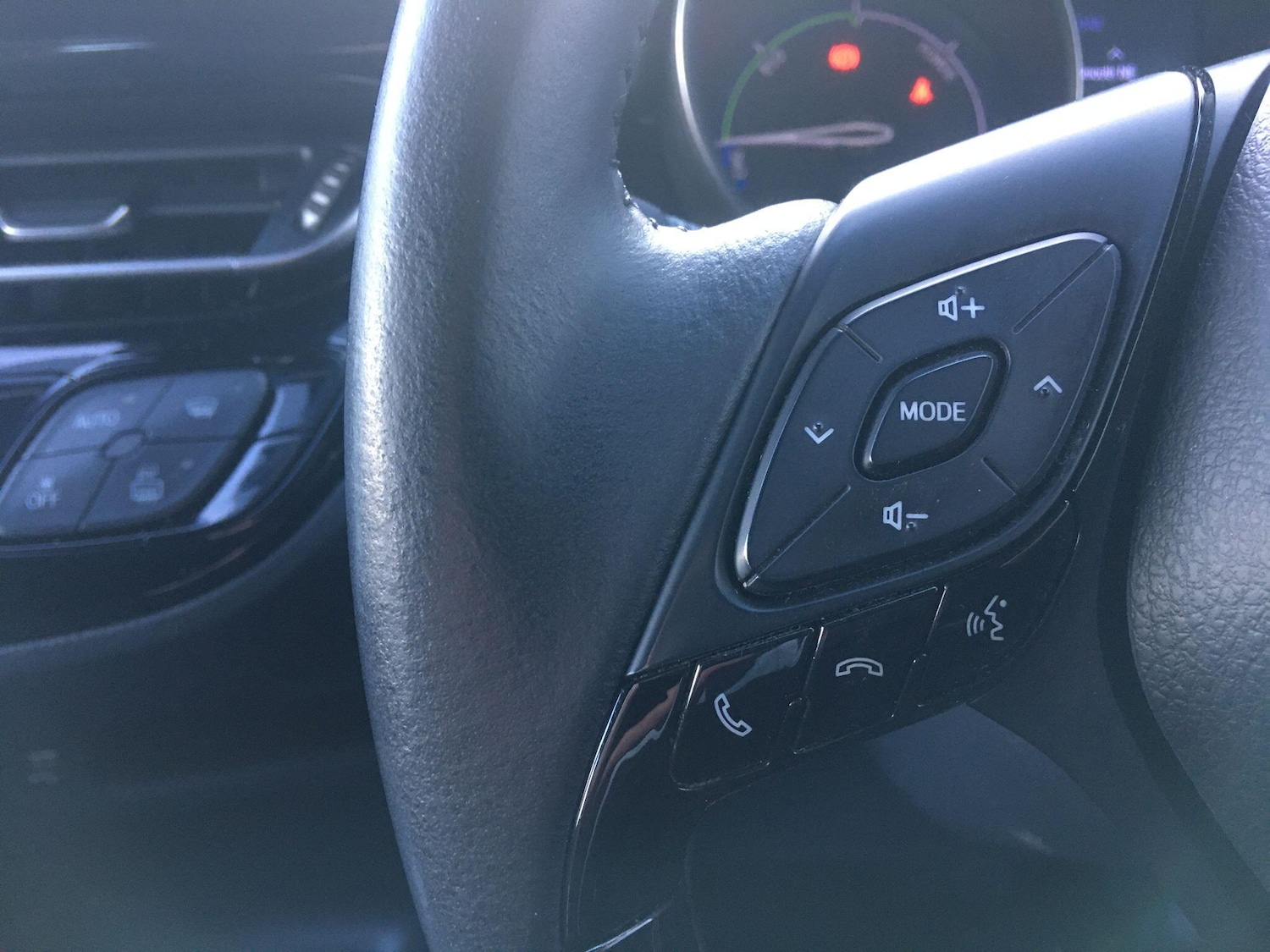 Used Toyota C-HR 2020 for sale - 76702360: Photo 48