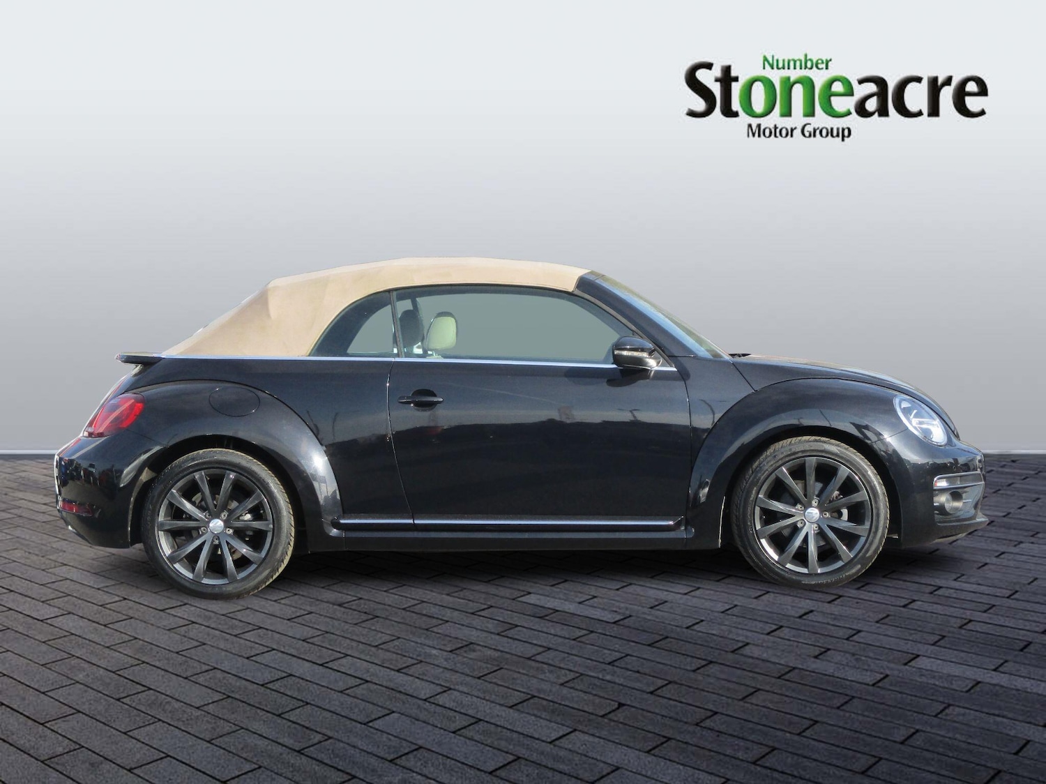 Used Volkswagen Beetle 2017 for sale - 78170362: Photo 2