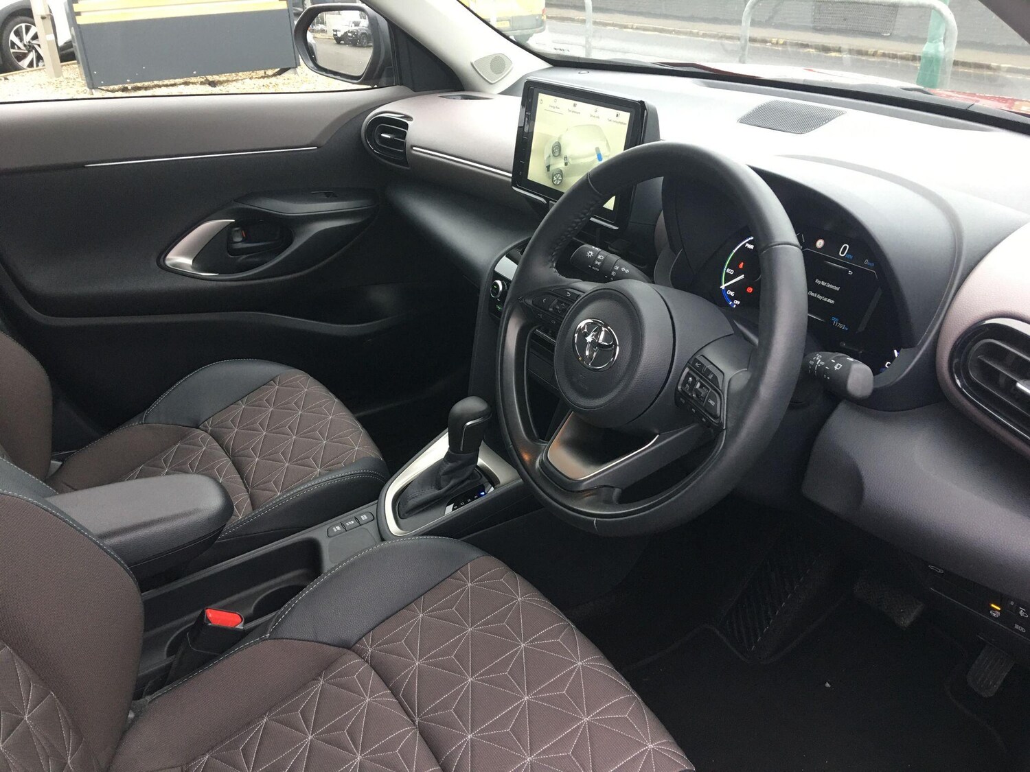 Used Toyota Yaris Cross 2024 for sale - 77411738: Photo 14