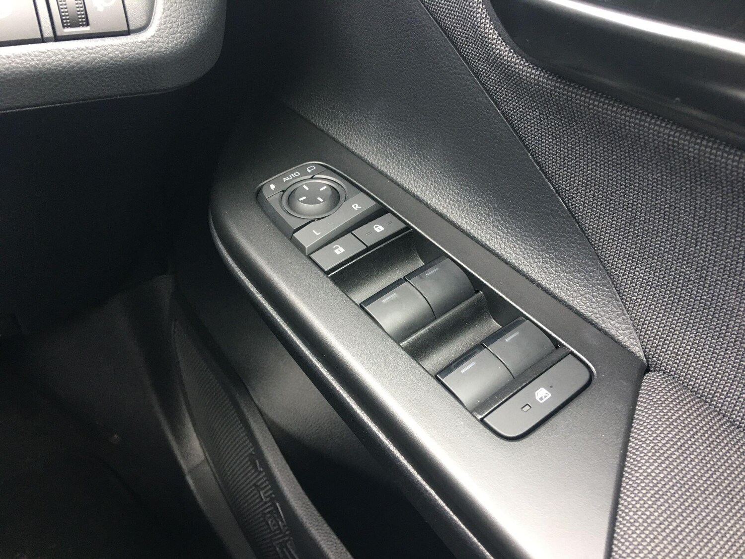 Used Toyota C-HR 2025 for sale - 78099918: Photo 37