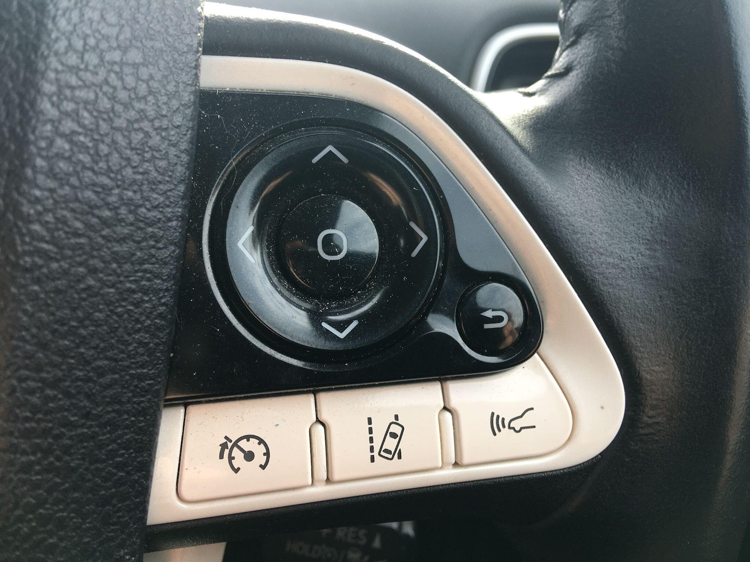 Used Toyota Prius 2019 for sale - 77645958: Photo 41