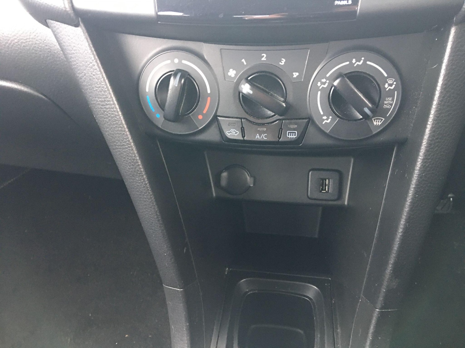 Used Suzuki Swift 2015 for sale - 77279013: Photo 25