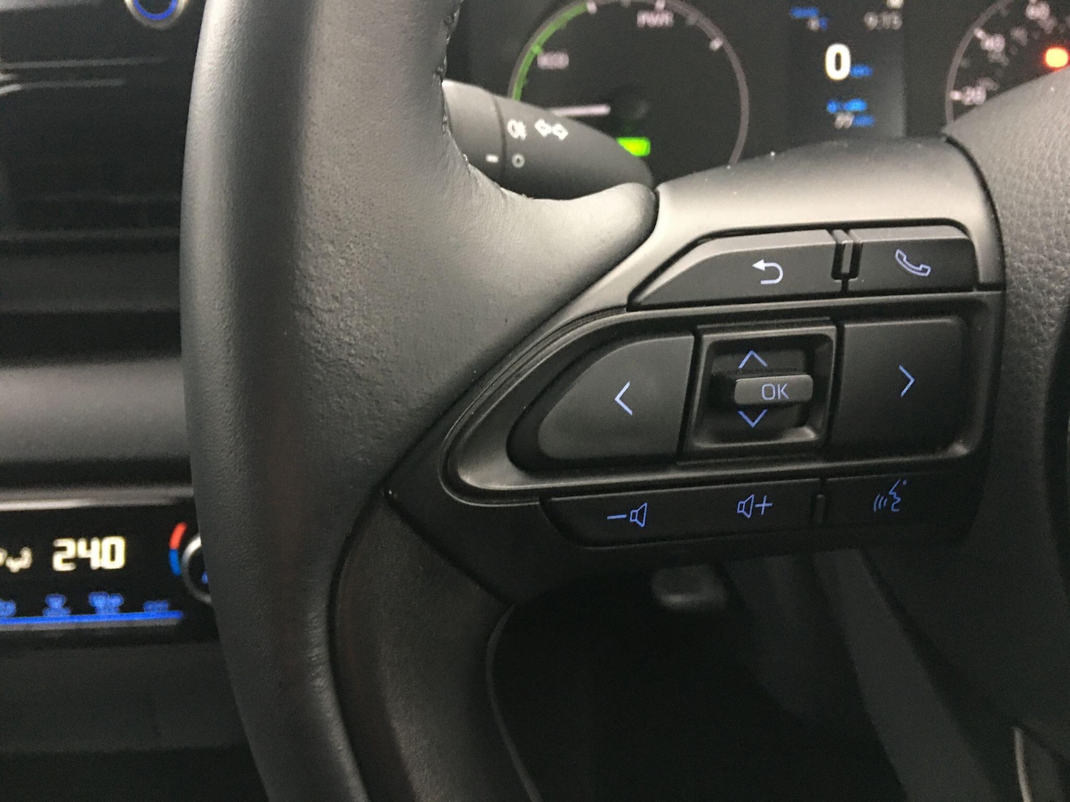 Used Toyota Yaris 2023 for sale - 77525120: Photo 40