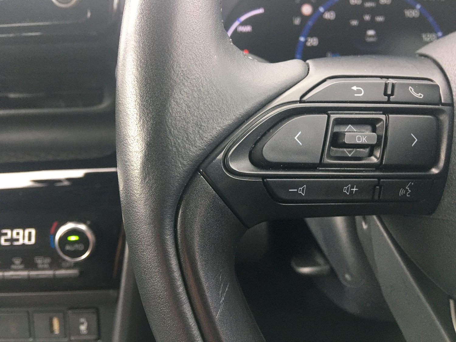 Used Toyota Yaris Cross 2023 for sale - 76433009: Photo 51