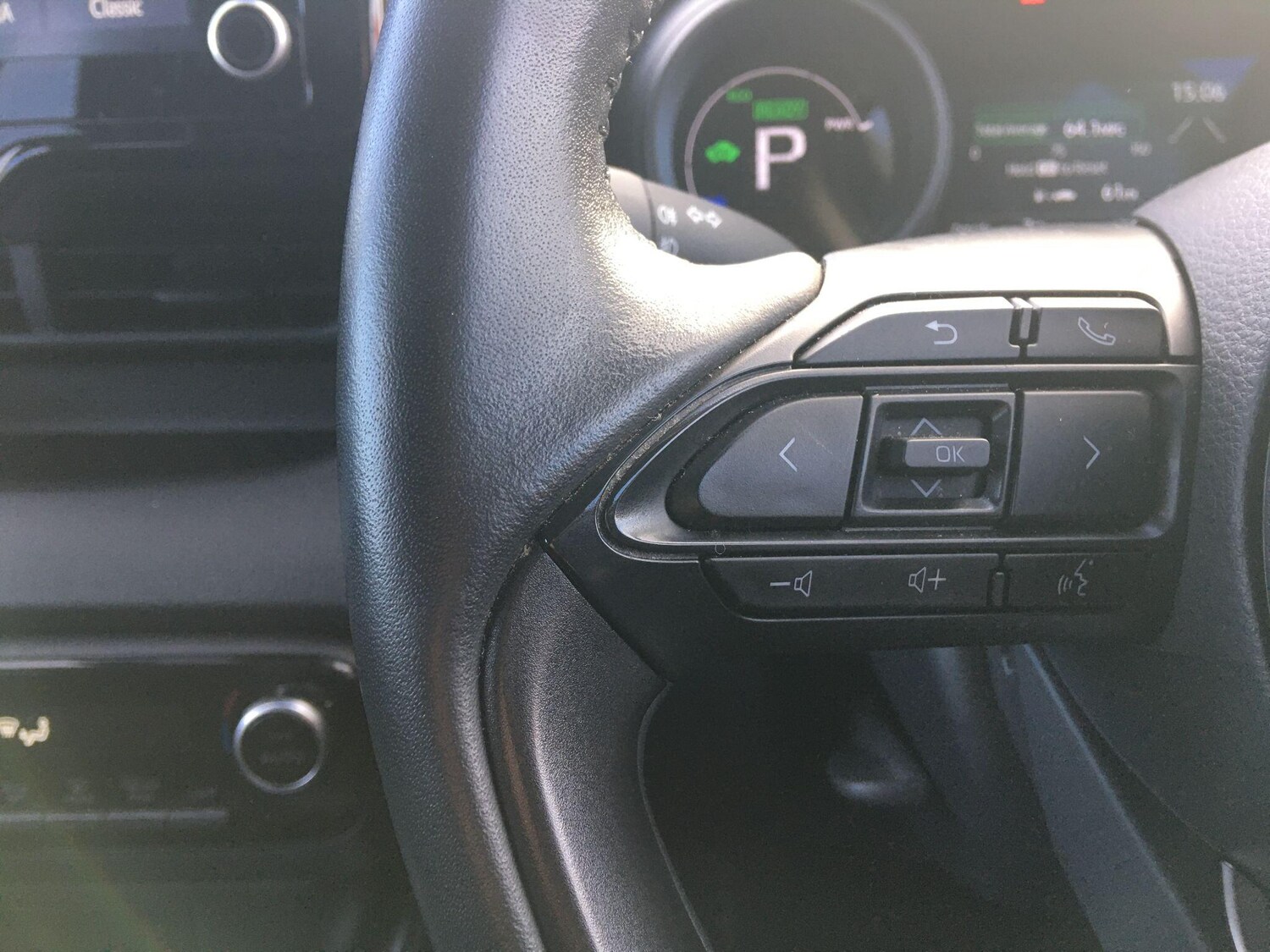 Used Toyota Yaris 2023 for sale - 77524406: Photo 42