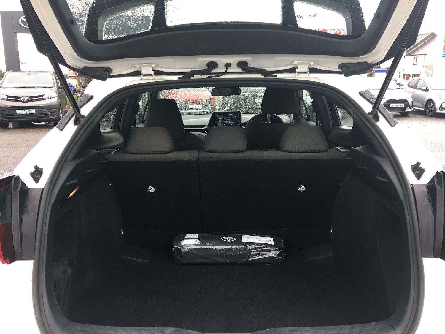 Used Toyota C-HR 2023 for sale - 77723901: Photo 12