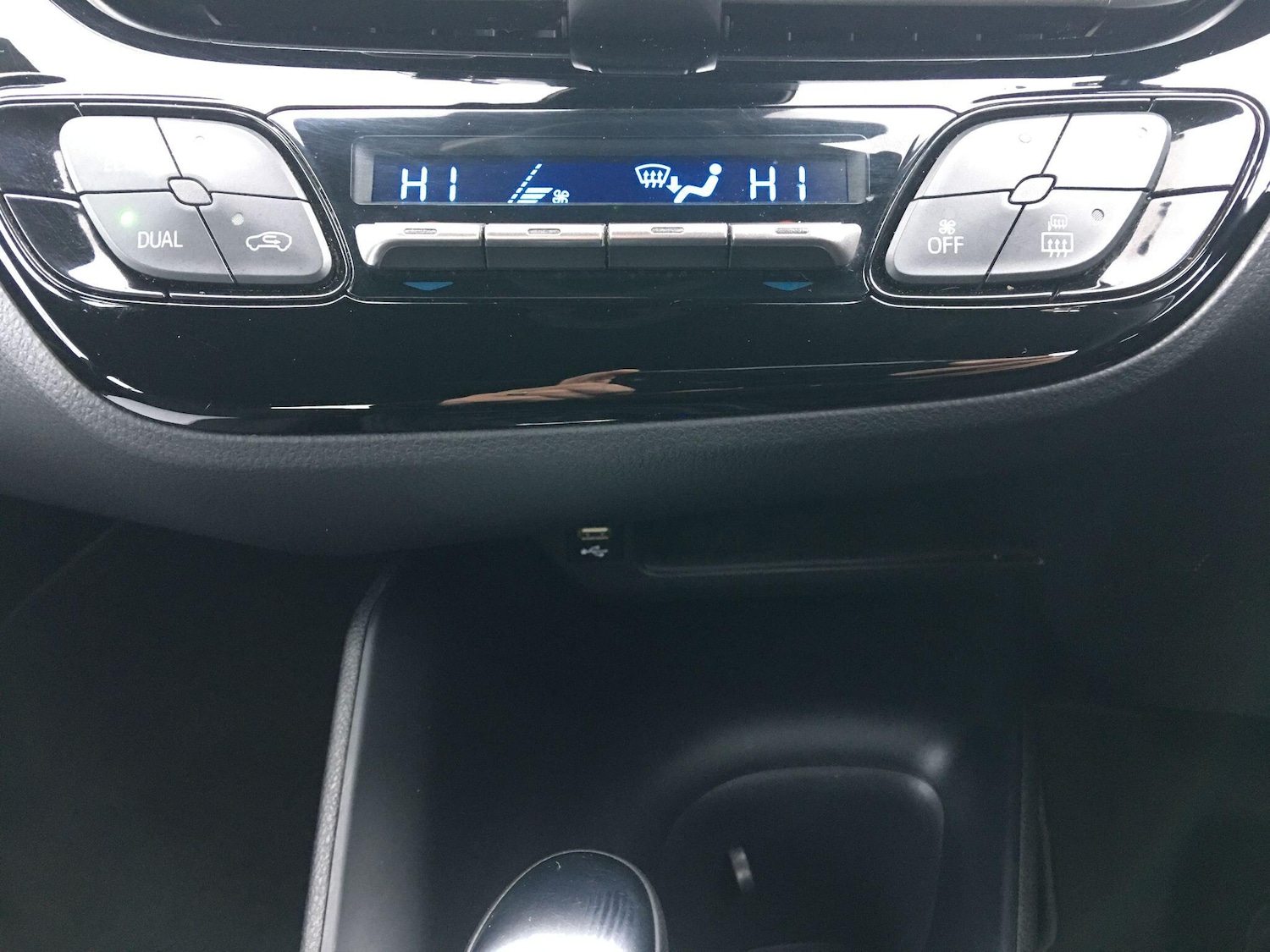 Used Toyota C-HR 2023 for sale - 77723901: Photo 33