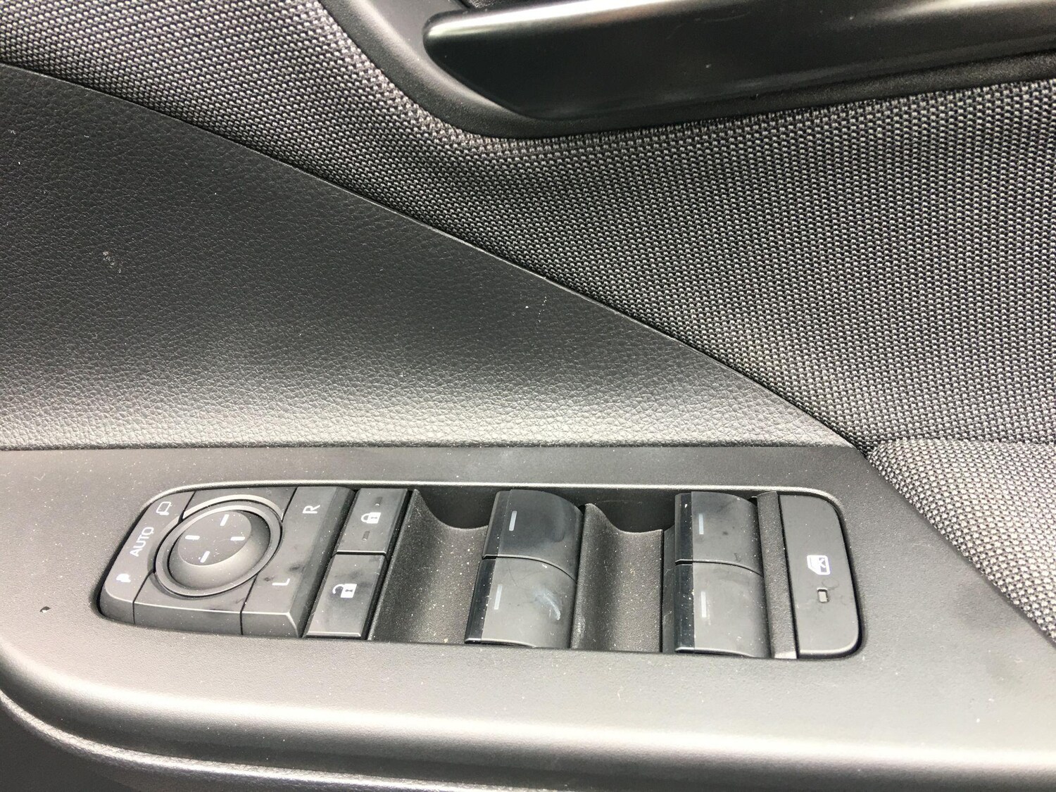 Used Toyota C-HR 2025 for sale - 76259275: Photo 38